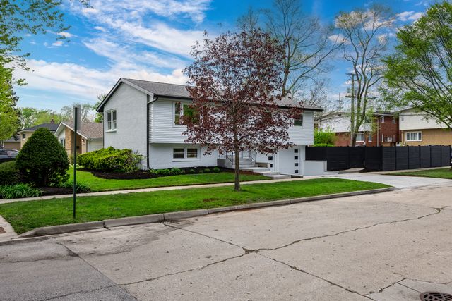 9132 Lincolnwood Drive, Evanston, IL 60203