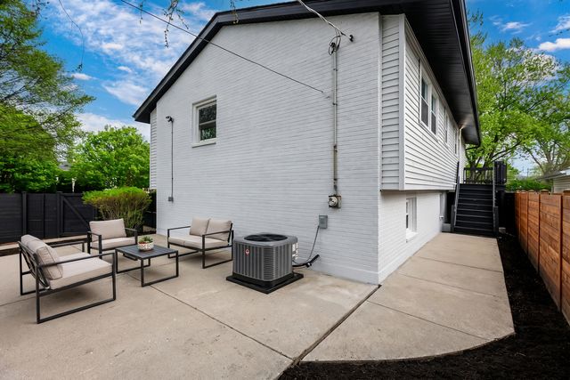 9132 Lincolnwood Drive, Evanston, IL 60203