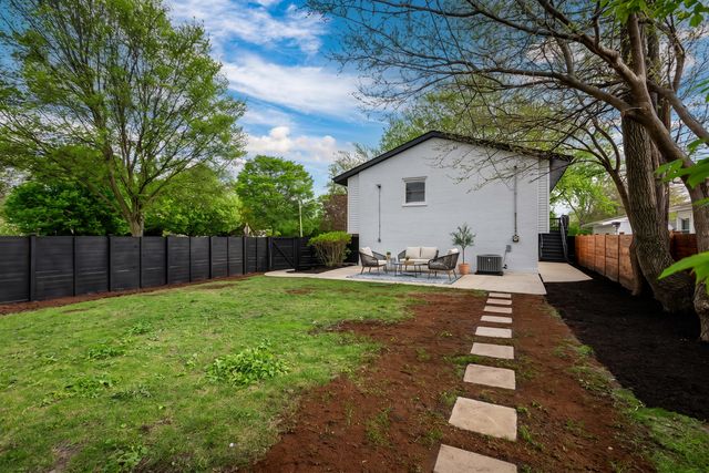 9132 Lincolnwood Drive, Evanston, IL 60203
