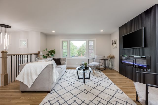 9132 Lincolnwood Drive, Evanston, IL 60203