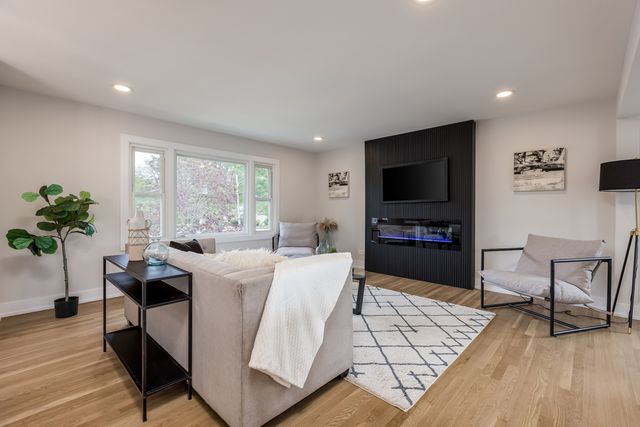 9132 Lincolnwood Drive, Evanston, IL 60203