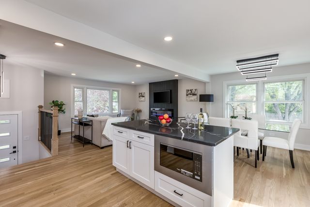 9132 Lincolnwood Drive, Evanston, IL 60203