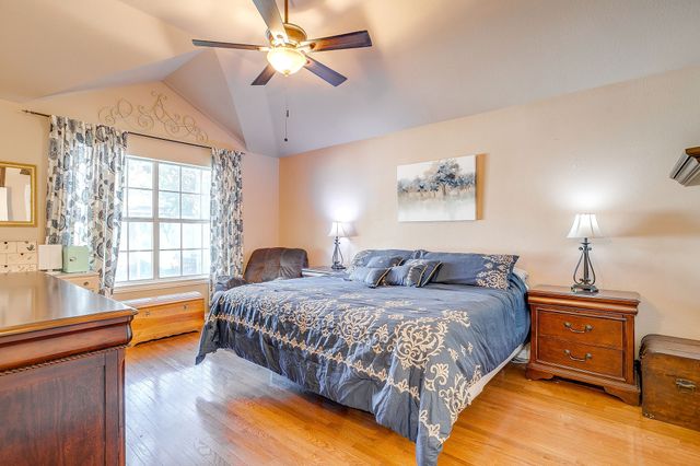 515 Deerwood Drive, Burleson, TX 76028