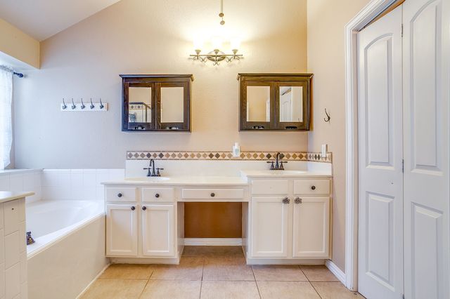 515 Deerwood Drive, Burleson, TX 76028