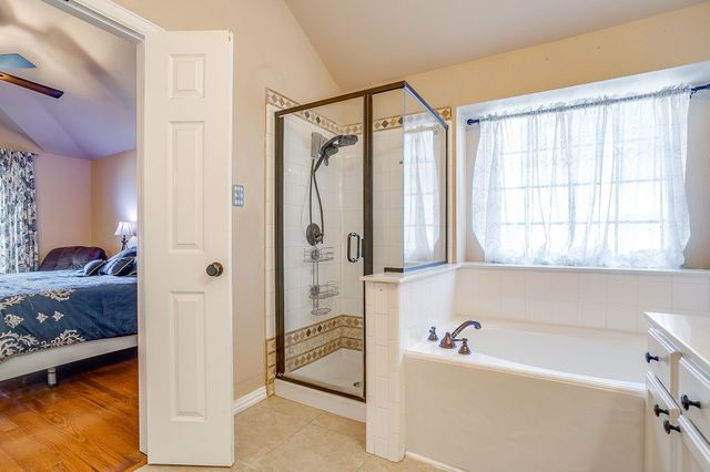 515 Deerwood Drive, Burleson, TX 76028