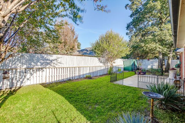 515 Deerwood Drive, Burleson, TX 76028