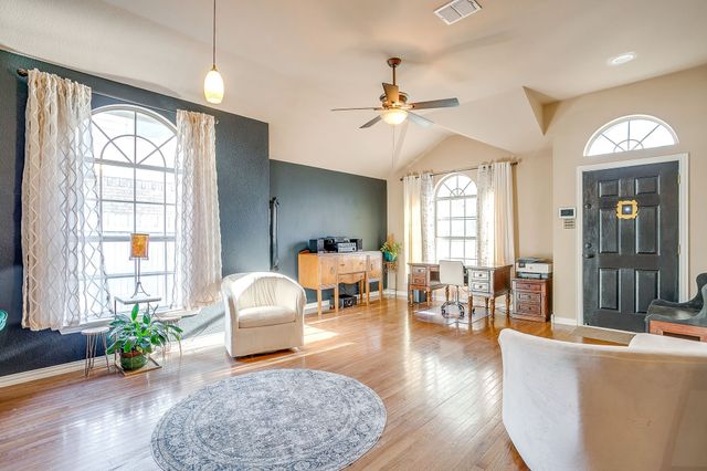 515 Deerwood Drive, Burleson, TX 76028