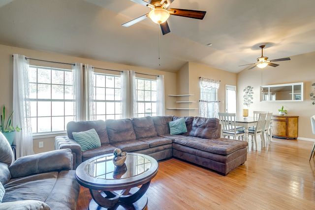 515 Deerwood Drive, Burleson, TX 76028