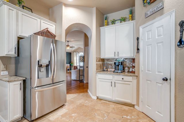 515 Deerwood Drive, Burleson, TX 76028