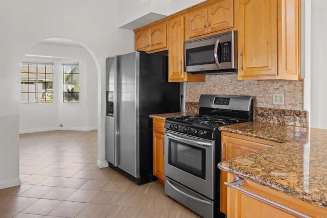 1387 Longfellow Road, Vista, CA 92083