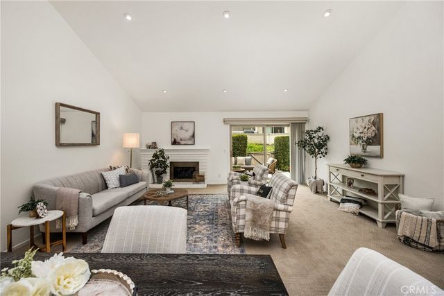 9 Driftwood 22, Irvine, CA 92604