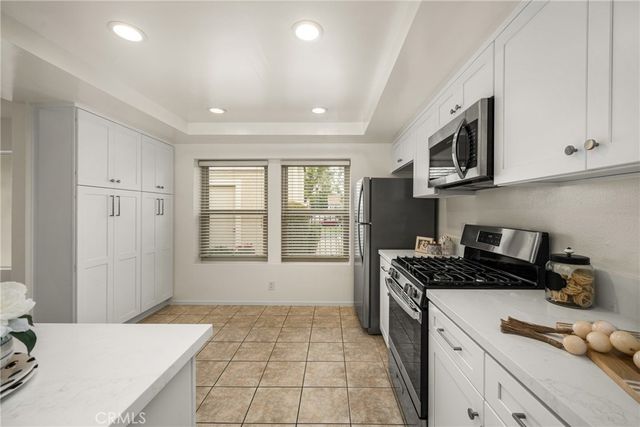 9 Driftwood 22, Irvine, CA 92604
