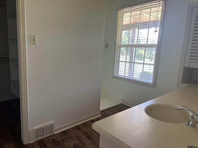 1248 Canada St, Jacksonville, TX 75766
