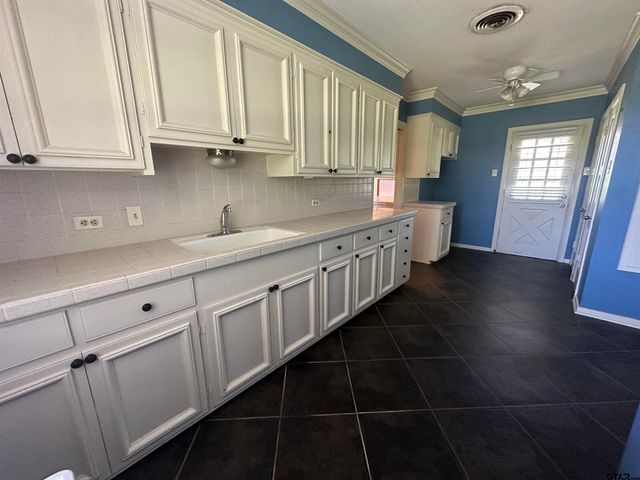 1248 Canada St, Jacksonville, TX 75766