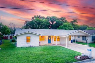 1107 Donna Kay Dr., Kerrville, TX 78028
