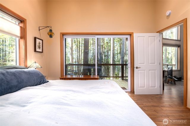 1354 Chinook Way, Center Island, WA 98221