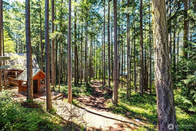 1354 Chinook Way, Center Island, WA 98221