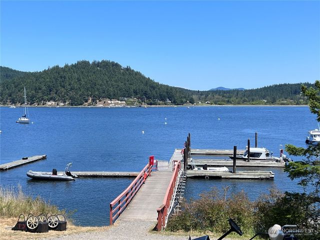 1354 Chinook Way, Center Island, WA 98221