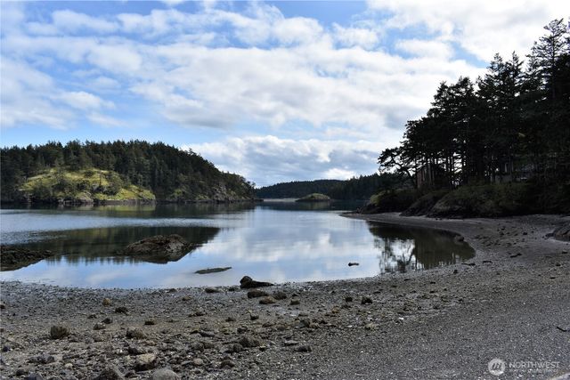 1354 Chinook Way, Center Island, WA 98221