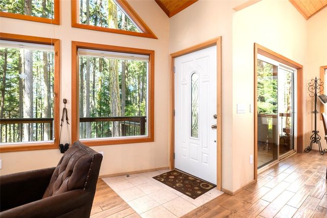 1354 Chinook Way, Center Island, WA 98221