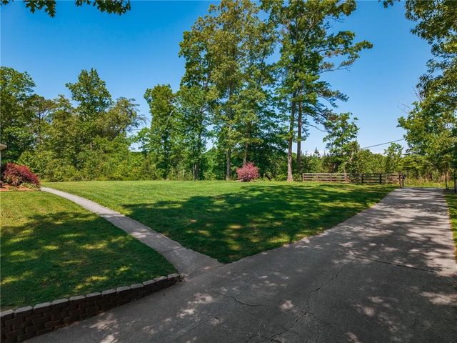 400 Cable Road, Waleska, GA 30183