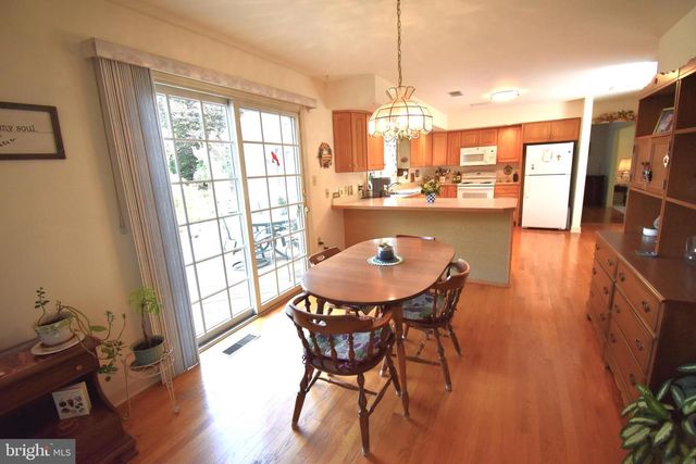 2215 APPLE RD, Fogelsville, PA 18051