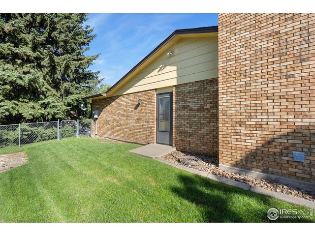 3244 Hawthorn Dr, Loveland, CO 80538