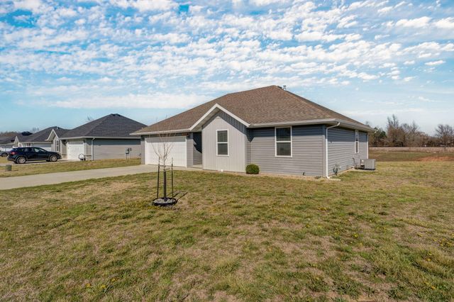 500 Ethan Avenue, Republic, MO 65738