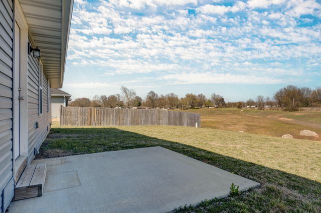 500 Ethan Avenue, Republic, MO 65738