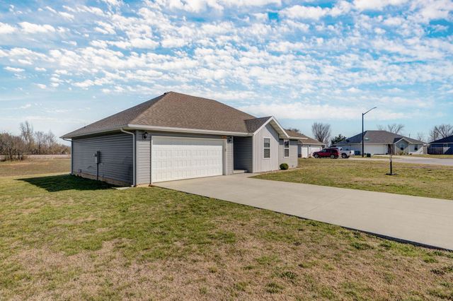 500 Ethan Avenue, Republic, MO 65738