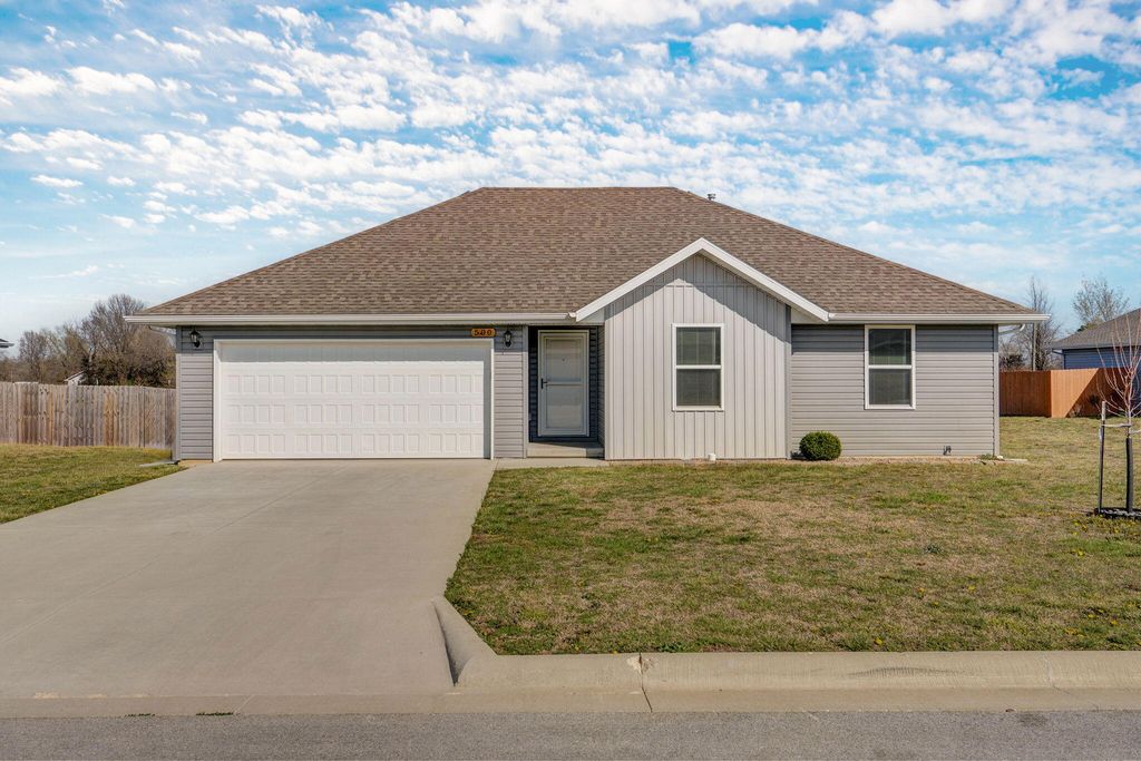 500 Ethan Avenue, Republic, MO 65738