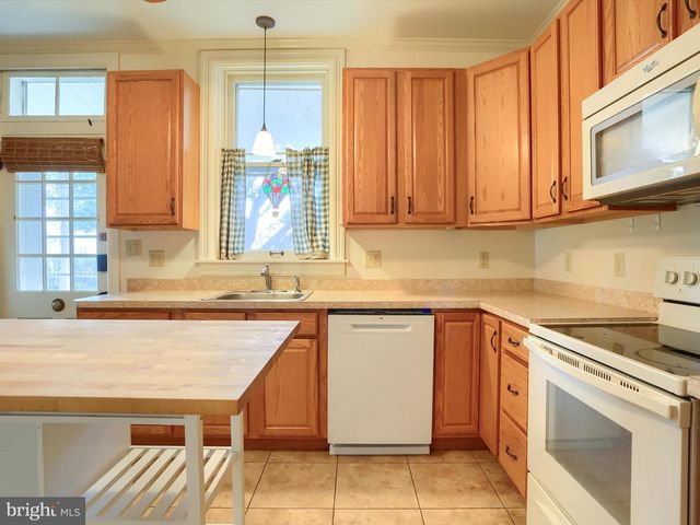 219 W MAIN STREET, Mechanicsburg, PA 17055