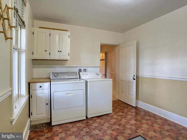 219 W MAIN STREET, Mechanicsburg, PA 17055