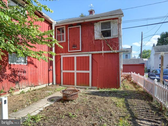 219 W MAIN STREET, Mechanicsburg, PA 17055