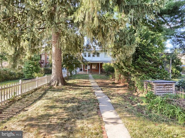 219 W MAIN STREET, Mechanicsburg, PA 17055
