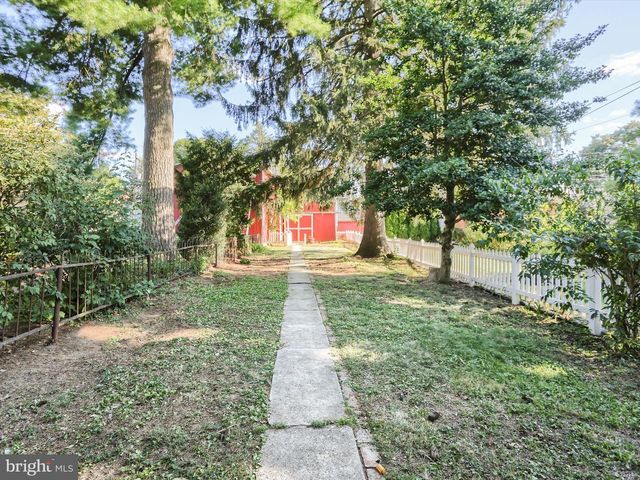 219 W MAIN STREET, Mechanicsburg, PA 17055