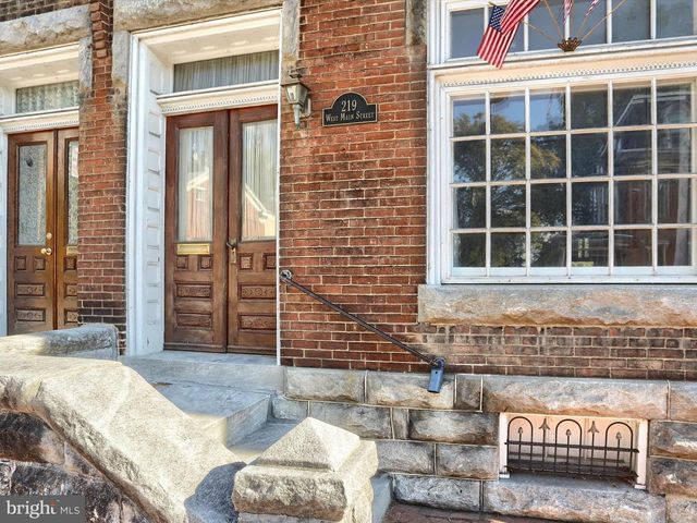 219 W MAIN STREET, Mechanicsburg, PA 17055