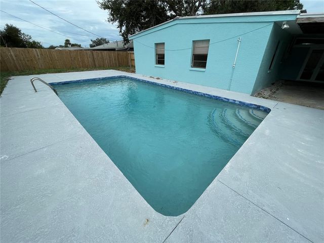 2001 PRINCETON AVENUE, Bradenton, FL 34207