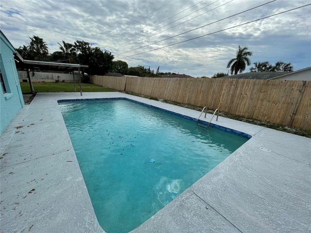 2001 PRINCETON AVENUE, Bradenton, FL 34207