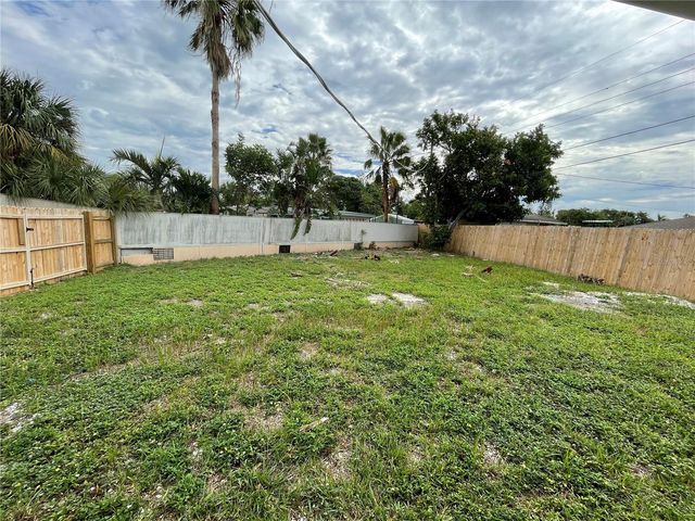2001 PRINCETON AVENUE, Bradenton, FL 34207