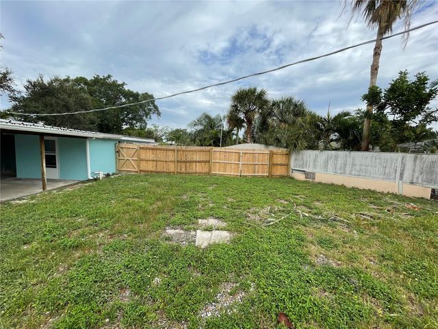 2001 PRINCETON AVENUE, Bradenton, FL 34207
