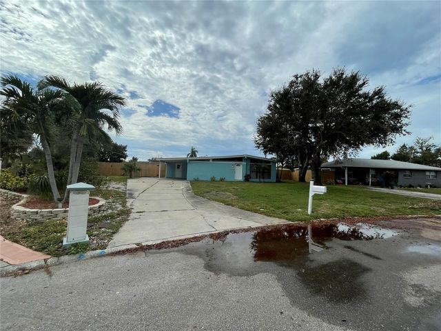2001 PRINCETON AVENUE, Bradenton, FL 34207