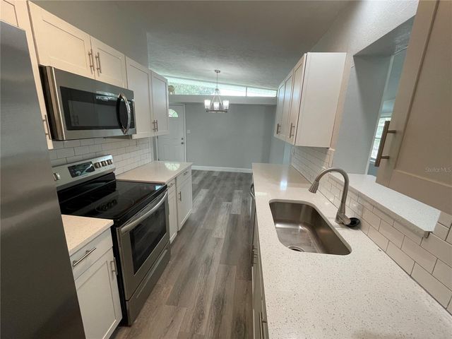 2001 PRINCETON AVENUE, Bradenton, FL 34207