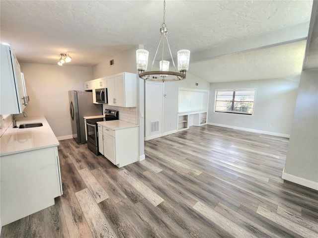 2001 PRINCETON AVENUE, Bradenton, FL 34207