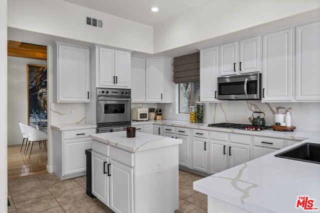 18330 Hanan Court, Tarzana (los Angeles), CA 91356