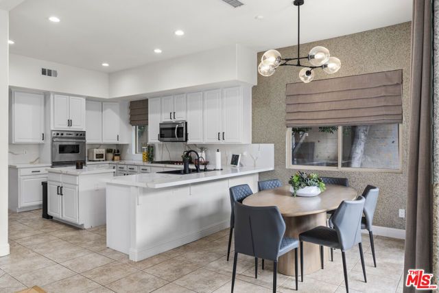 18330 Hanan Court, Tarzana (los Angeles), CA 91356