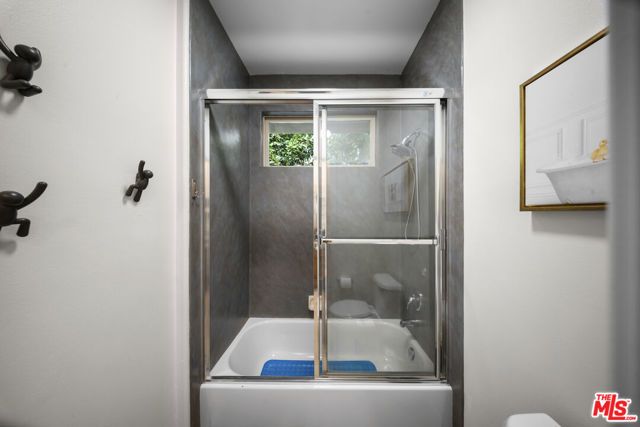 18330 Hanan Court, Tarzana (los Angeles), CA 91356