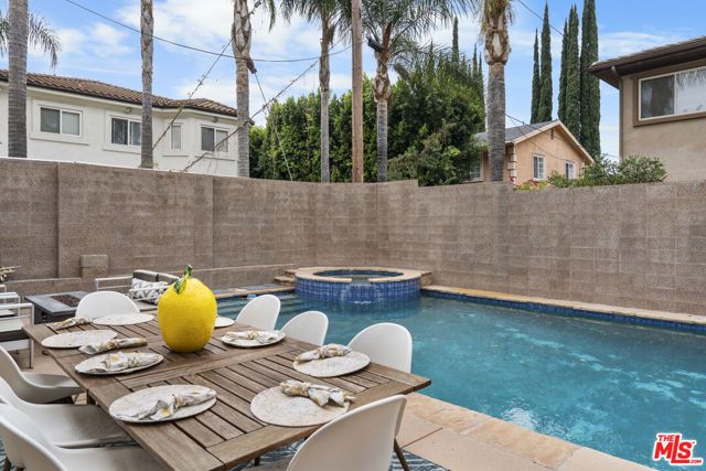 18330 Hanan Court, Tarzana (los Angeles), CA 91356