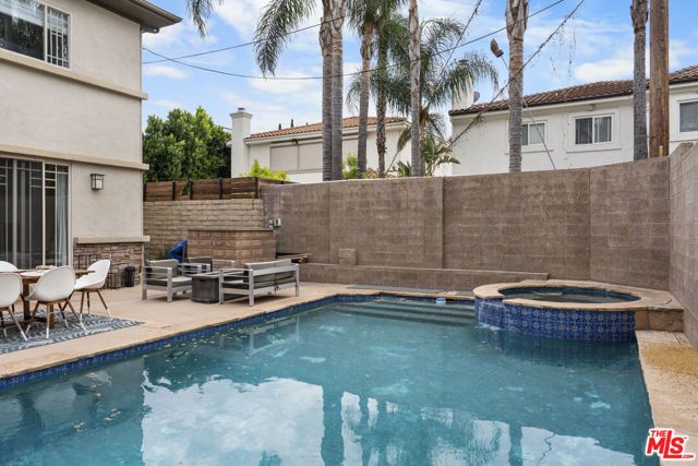18330 Hanan Court, Tarzana (los Angeles), CA 91356