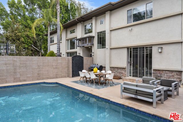 18330 Hanan Court, Tarzana (los Angeles), CA 91356